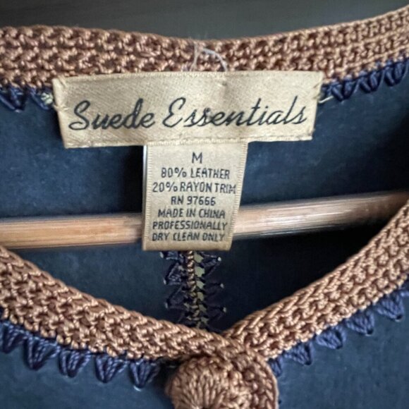 VINTAGE SUEDE ESSENTIALS LEATHER VEST FRINGE, SIZE MEDIUM - Picture 9 of 10